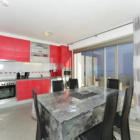 Ruby Red & Atlantic Blue In Oceano Atlantico Daire *