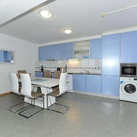 Ruby Red & Atlantic Blue In Oceano Atlantico דירה